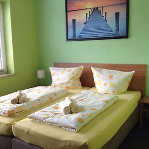 Zimmer mit zwei Einzelbetten